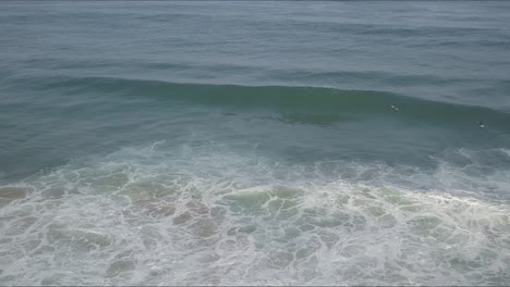 Die-Perfekten-Wellen-Von-Praia-Das-Maças-Sintra