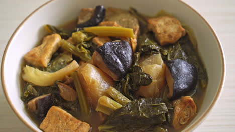 Chinesischer-Gemüseeintopf-Mit-Tofu-Oder-Gemüsesuppe---Vegane-Und-Vegetarische-Küche