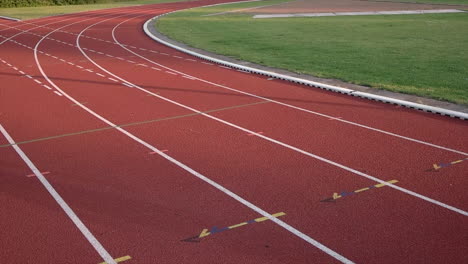 Athlet-Sprintet-Durch-Die-Laufstrecke