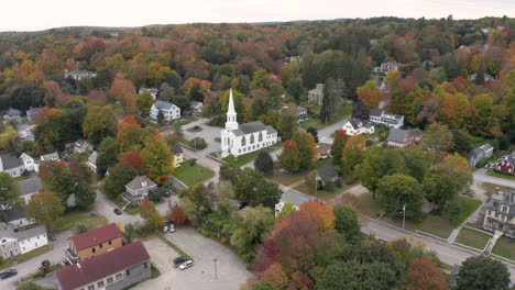 Stunning-orbiting-aerial-shot-of-the-church-in-Hallowell,-Maine
