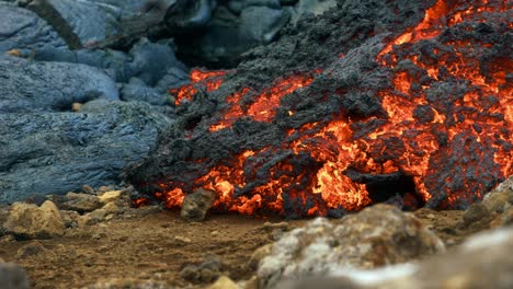 Erstarrtes-Magma,-Das-Aus-Dem-Ausbrechenden-Vulkan-Fagradalsfjall-In-Island-Stammt