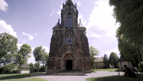 Huge-old-brick-church-exterior-in-sunny-day