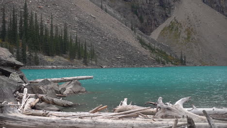 Lago-Moraine,-Parque-Nacional-De-Banff,-Alberta,-Canadá