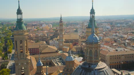 Aerial-View-Of-Cathedral-Basilica-of-Our-Lady-of-the-Pillar-Near-Iglesia-Parroquial-del-Salvador-la-Seo-In-Aragon,-Spain