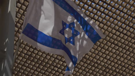 Die-Israelische-Flagge-Flattert-Kräftig-Im-Wind