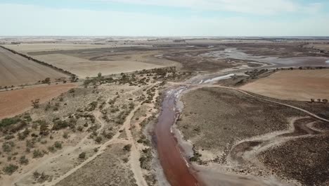 Luftaufnahmen-Des-Tyrell-Creek-Stromaufwärts-Des-Lake-Tyrell-Im-Nordwesten-Von-Victoria,-Mai-2021