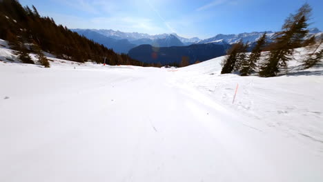 Pisten-Im-Skigebiet-Les-Marecottes,-Umgeben-Von-Grünen-Pinien-Im-Wallis,-Schweiz