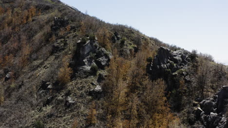 Luftdrohnenaufnahme-Des-Felsigen-Rückens-Des-Rock-Canyon,-Utah-Und-Der-Umliegenden-Landschaft