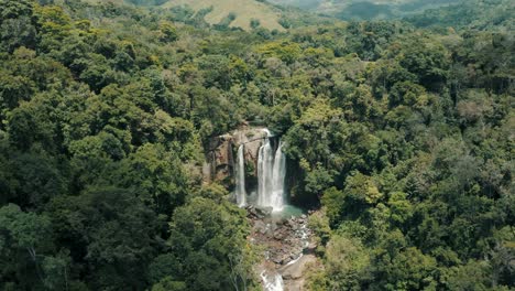 Amazing-Nauyaca-Waterfalls-in-middle-of-jungle,-Costa-Rica