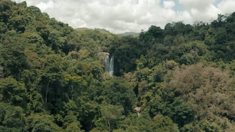 Breathtaking-Scenery-Of-Double-Waterfalls-In-Lush-Jungle-Valley-Of-Costa-Rica,-Province-Of-Puntarenas