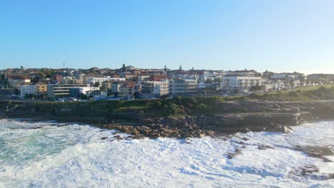 Oceanfront-House-And-Hotel-Buildings-With-Waves-In-Foreground---Maroubra-Beachside-Suburb-In-NSW,-Australia