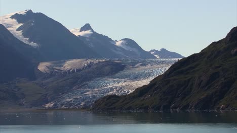 Wide-shot-of-Reid-Glacier-in-a-sunny-summer-day-in-Alaska