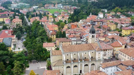 Stadt-Arco,-Gardasee,-Gardasee,-Trentino,-Italien,-Europa,-Luftbild