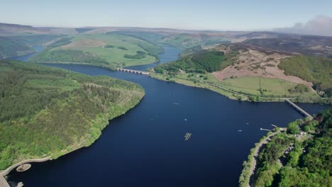 Filmische-Luftaufnahme-Des-Wunderschönen-Hope-Valley-Im-Peak-District-Derbyshire