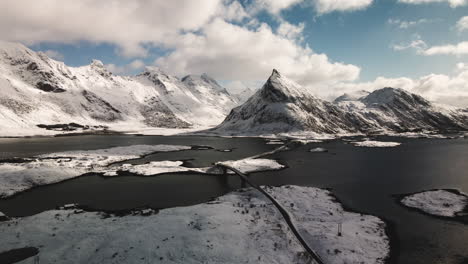 Luftaufnahme-Der-Fredvang-Brücke-In-Nordland,-Norwegen-Während-Der-Wintersaison