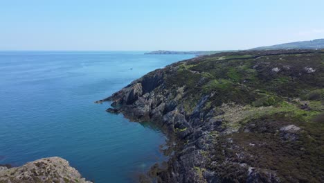 Peaceful-Amlwch-Anglesey-North-Wales-rugged-mountain-shoreline-walk-aerial-rising-view