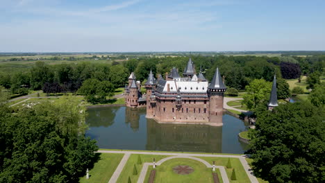 Hoher-Ausleger-Des-Wunderschönen-Schlosses-De-Haar-In-Den-Niederlanden