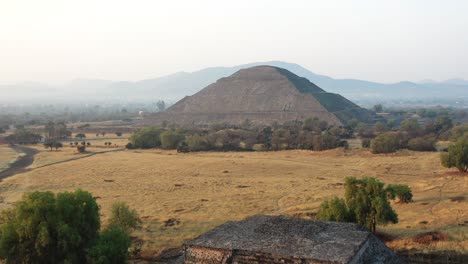 Aerial-view-of-pyramids-in-ancient-mesoamerican-city-of-Teotihuacan,-Mexico-from-above,-Central-America,-sunrise,-4k