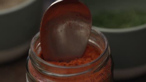Scooping-Paprika-Powder-Using-Tablespoon
