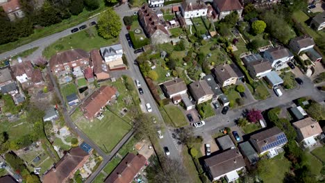 Eine-Drohne-Enthüllt-Aufnahme-Eines-Dorfes-In-Kent-In-England