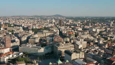 Luftaufnahme-Von-Terazije,-Zentraler-Stadtplatz-In-Stari-Grad,-Belgrad,-Serbien-Mit-öffentlichen-Gebäuden-Und-Hotels