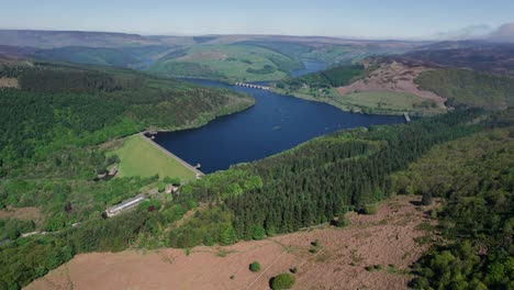 Stunning-aerial-panorama-over-the-Peak-District-National-Park-and-Ladybower-and-Hope-Valley-Reservoirs