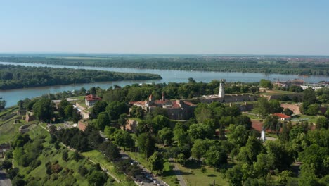 Fortaleza-De-Belgrado-En-El-Parque-Kalemegdan-Junto-Al-Río-Danubio-En-Serbia