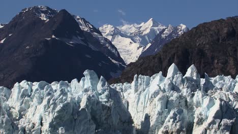 Mount-Tlingit,-Mt-Fairweather-covered-by-snow-and-jagged-peaks-of-ice-from-Margerie-Glacier