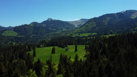 Alpenlandschaft-In-Der-Nähe-Von-Montreux-Mit-Schweizer-Voralpen-Im-Hintergrund
