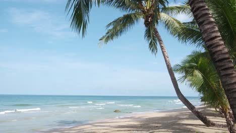 4K-Beautiful-Scenic-Beach-View-with-Palm-Tree-on-a-Summers-Vacation-in-Koh-Chang,-Thailand