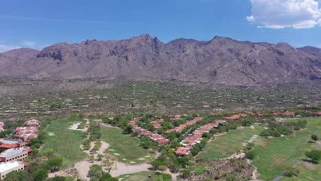 Real-Estate-and-golf-course-at-Catalina-Foothills,-Tucson-in-Arizona