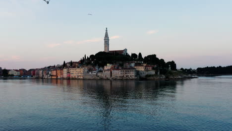 Waterfront-Medieval-Cityscape-Of-Rovinj-In-Istria,-Croatia-During-Sunrise