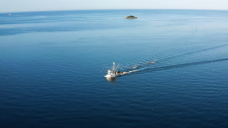 Blue-Sea-With-Navigating-Boat-Near-Rovinj-Town-In-Istrian-Peninsula,-Croatia