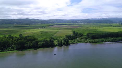 Drone-View-Of-Lush-Green-Farm-By-The-Columbia-River-In-Portland,-Oregon-On-A-Sunny-Day