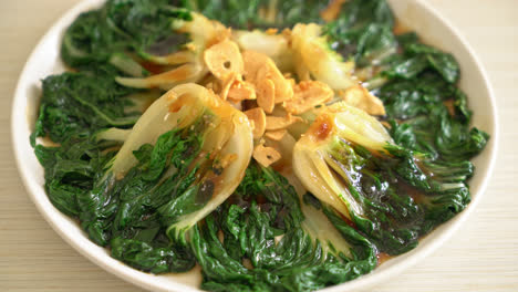 baby-Chinese-cabbage-with-oyster-sauce-and-garlic---Asian-food-style