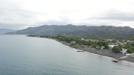 Strand-Von-Palmar-De-Ocoa,-Dominikanische-Republik.-Antenne-Nach-Vorne
