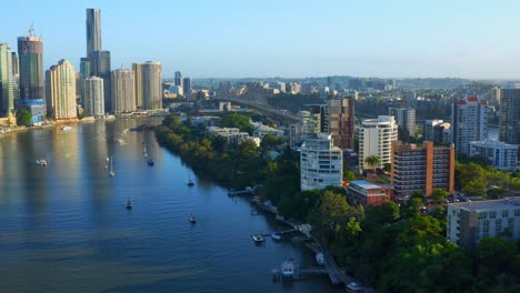 Daytime-View-Of-Famous-Story-Bridge-Over-Brisbane-River-From-Kangaroo-Point-In-Brisbane,-Queensland