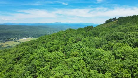 Aerial-drone-footage-of-Shawangunk-summer-time-in-the-Catskill-Mountains-in-New-York’s-Hudson-Valley