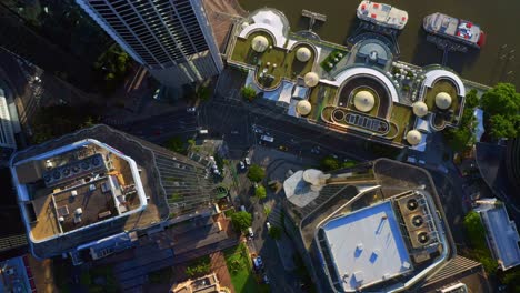 Top-down-Aerial-view-of-Eagle-Street-Traffic-in-Early-Morning,-Brisbane-City-Australia