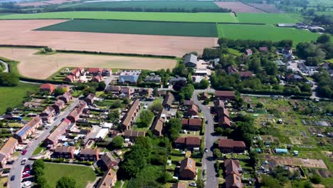 Eine-Weitläufige-Drohnenaufnahme-Eines-Dorfes-In-Kent-Namens-Littlebourne