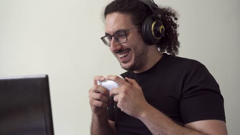 Gamer-with-computer-laptop-laughs-while-playing