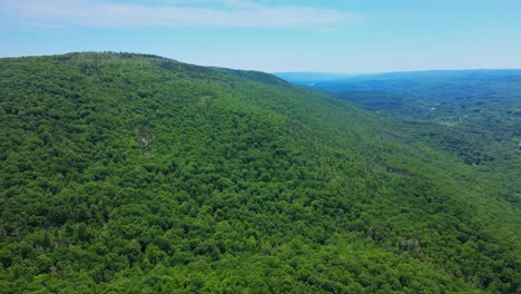 Aerial-drone-footage-of-summer-time-in-the-Catskill-Mountains-in-New-York’s-Hudson-Valley