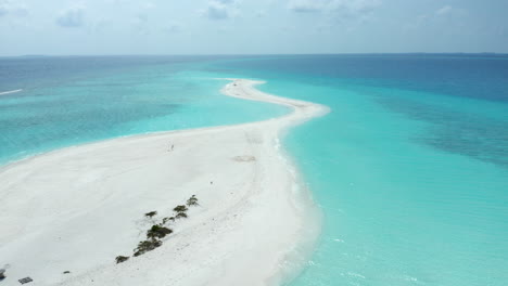 Aerial-view-of-deserted-Island-in-the-Maldives-with-White-sandy-beaches-and-crystal-clear-water