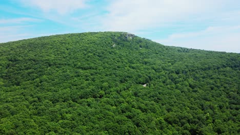Aerial-drone-footage-of-Shawangunk-Mountains-during-summer-in-New-York’s-Hudson-Valley