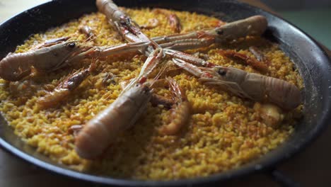 Detail-Einer-Köstlichen-Paella-Mit-Meeresfrüchten