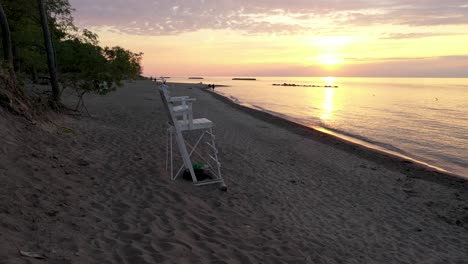 Presque-Isle-Lifeguard-4k-Drohne-Bei-Sonnenuntergang