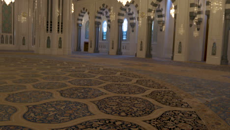 Inside-of-a-Religious-Mosque-in-Oman---Tilt-up