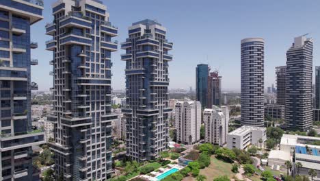Tzameret-Towers-Wohngebäude-In-Israel-Tel-Aviv