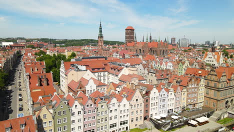 Old-Town-Apartments-In-Gdansk,-Poland-Around-The-Basilica-of-St