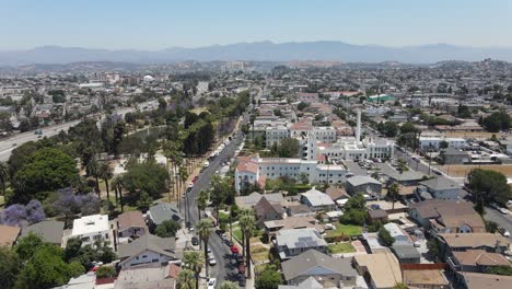 Aerial-drone-view-over-neighborhood,-park-and-pond,-in-sunny-Los-Angeles,-USA